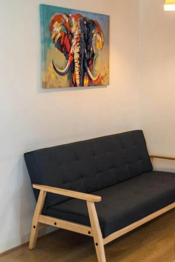 Elegant 2 Bedroom City Centre Apartment - Free Parking - Private Balcony Edinburgh