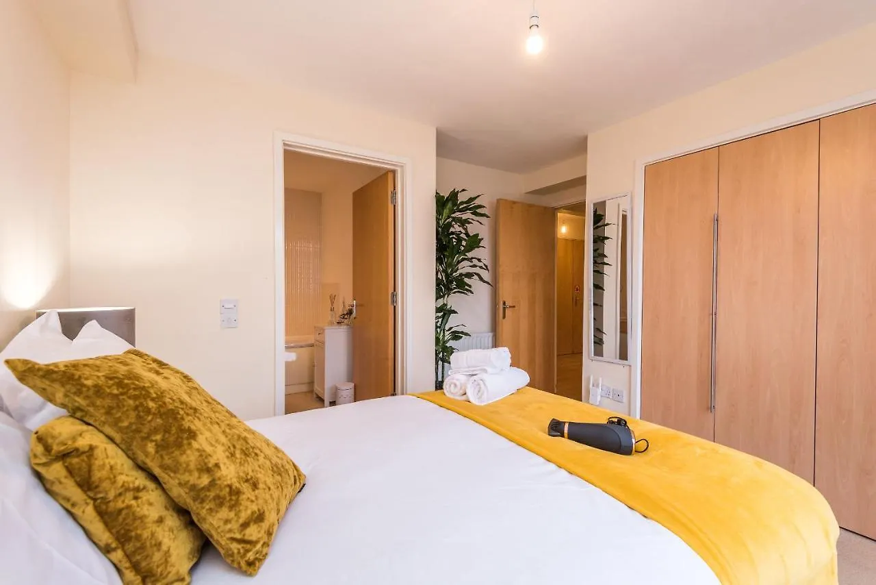 Elegant 2 Bedroom City Centre Apartment - Free Parking - Private Balcony Edinburgh 0*,  United Kingdom