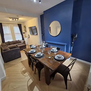 https://4br-house-popular-ravenhill-road.belfasthotelsireland.com