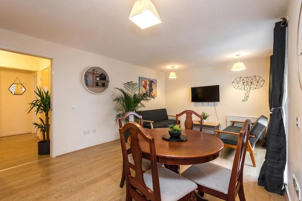 Elegant 2 Bedroom City Centre Apartment - Free Parking - Private Balcony Edinburgh United Kingdom
